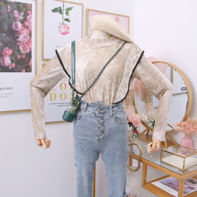 Νέο μοντέλο γυναικεία μπλούζα με χαμηλό κολάρο και μακριά μανίκια