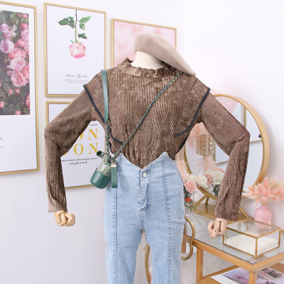 Νέο μοντέλο γυναικεία μπλούζα με χαμηλό κολάρο και μακριά μανίκια