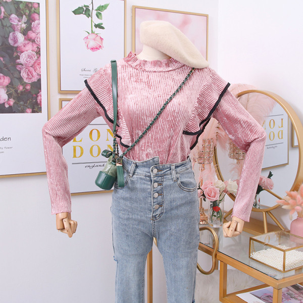 Νέο μοντέλο γυναικεία μπλούζα με χαμηλό κολάρο και μακριά μανίκια