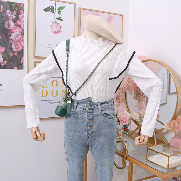 Νέο μοντέλο γυναικεία μπλούζα με χαμηλό κολάρο και μακριά μανίκια