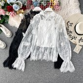 Modern női csipkeblúz fekete-fehér hímzéssel