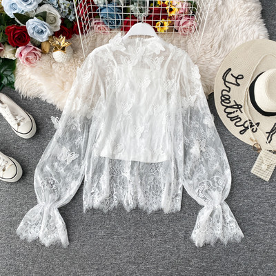 Modern női csipkeblúz fekete-fehér hímzéssel