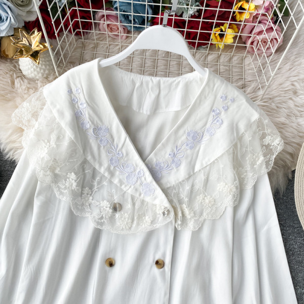 Modern női ing csipkével és spitz nyakkivágással, fehér és fekete színben