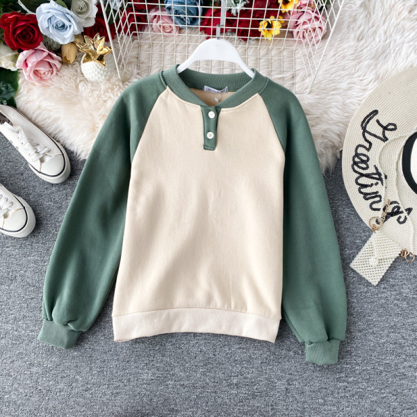 Μοντέρνα γυναικεία μπλούζα με κουμπιά και οβάλ λαιμόκοψη σε τρία χρώματα