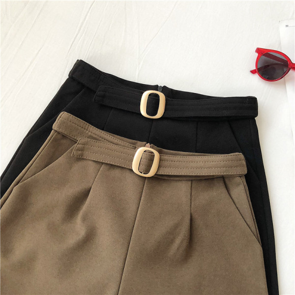 Női rövidnadrág két színben övvel és magas derékkal