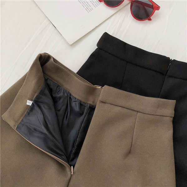 Női rövidnadrág két színben övvel és magas derékkal