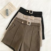 Női rövidnadrág három színben övvel és zsebekkel