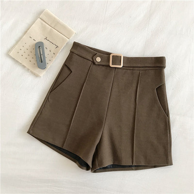 Női rövidnadrág három színben övvel és zsebekkel