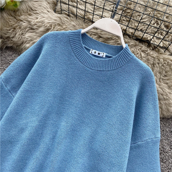 Μοντέρνο γυναικείο πουλόβερ με ωοειδές λαιμόκοκκο και μακρύ μανίκι σε μπλε χρώμα