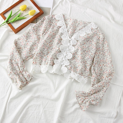 Νέο μοντέλο μοντέρνα κοντή μπλούζα με λαιμόκοψη και floral μοτίβα