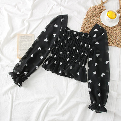 Modern női blúz sifon szívecskékkel és négyzet alakú nyakkivágással több színben - testhezálló modell