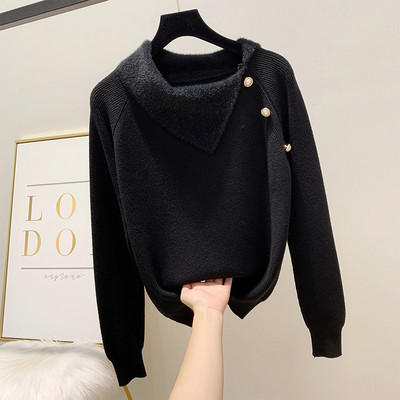 Μοντέρνο γυναικείο πουλόβερ με κουμπιά και στρογγυλό ντεκολτέ