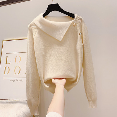 Μοντέρνο γυναικείο πουλόβερ με κουμπιά και στρογγυλό ντεκολτέ