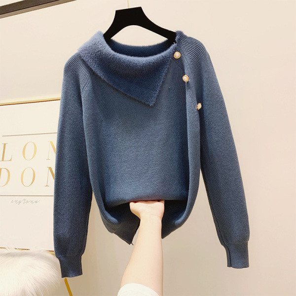 Μοντέρνο γυναικείο πουλόβερ με κουμπιά και στρογγυλό ντεκολτέ