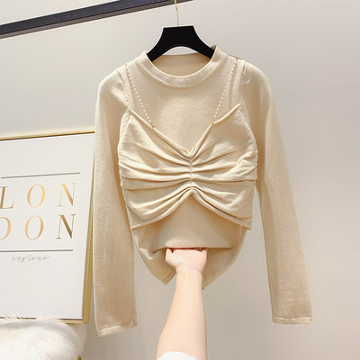 Modern női téli pulóver gyöngylánccal és kerek nyakkivágással