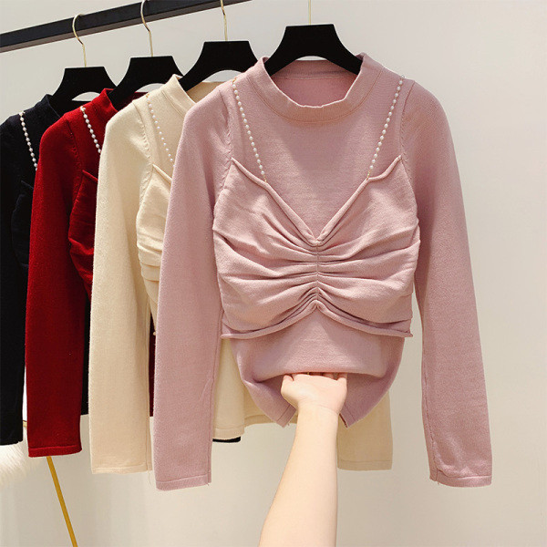 Modern női téli pulóver gyöngylánccal és kerek nyakkivágással