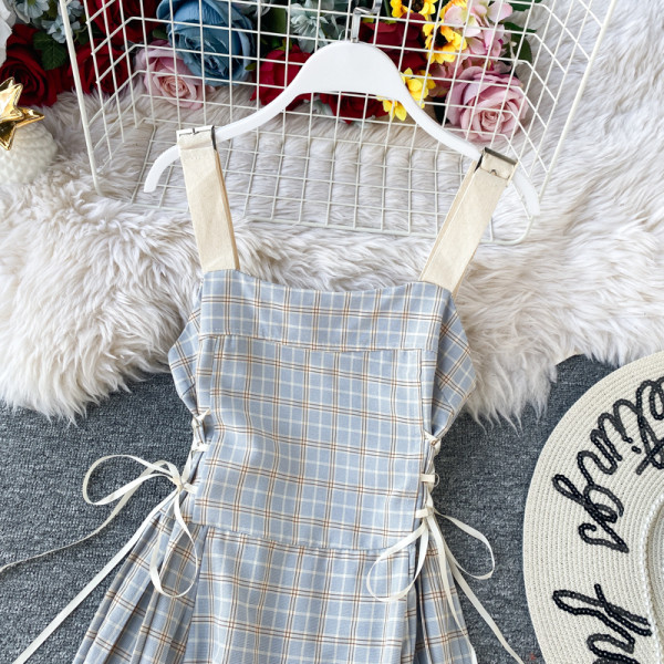 Κομψό γυναικείο φόρεμα με κορδόνια στη μέση