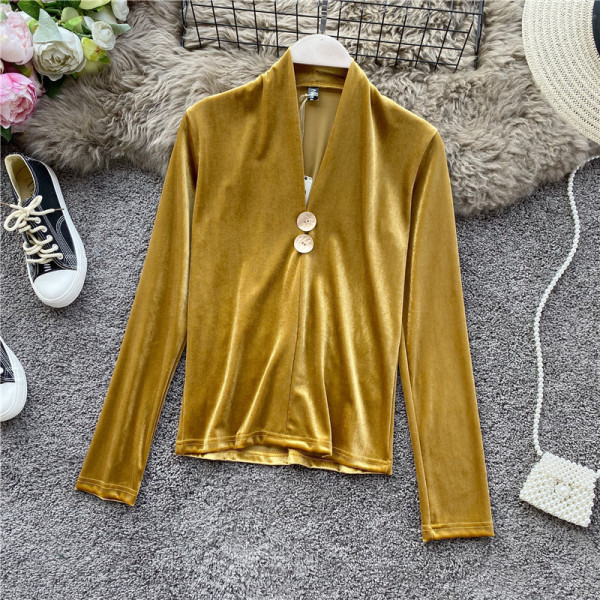 Μοντέρνα γυναικεία μπλούζα βελούδο με λαιμόκοψη και μεταλλικό στοιχείο σε διαφορετικά χρώματα