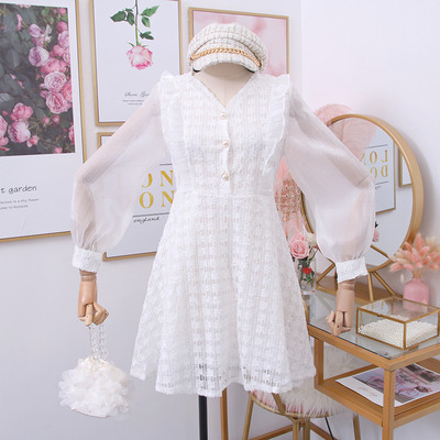 Rochie moderna de dama din dantela si sifon cu decolteu si nasturi spitz - model croiat