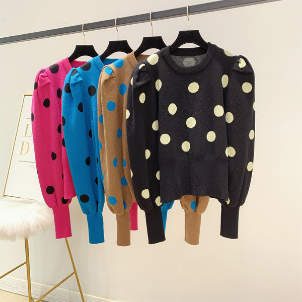 Γυναικείο χειμερινό πουλόβερ πουά με  βολάν μανίκι σε διάφορα χρώματα