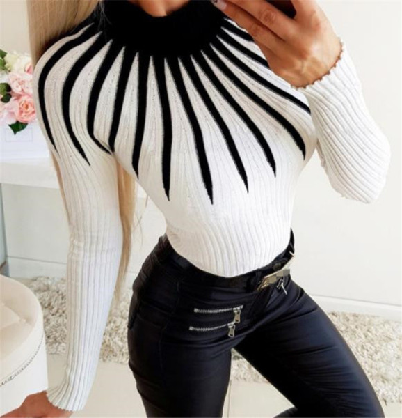 Μοντέρνα γυναικεία μπλούζα με ψηλό γιακά και μακρύ μανίκι σε μαύρο και άσπρο χρώμα