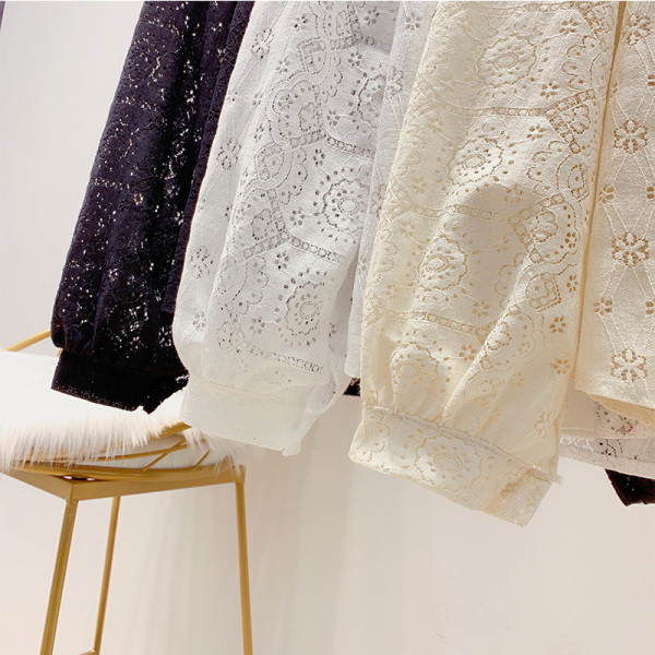 Női csipke ing hosszú ujjal és klasszikus gallérral fehér, fekete és bézs színben