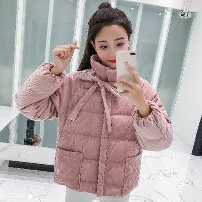 Modern női téli kabát magas gallérral és fűzős rózsaszín és fekete színben