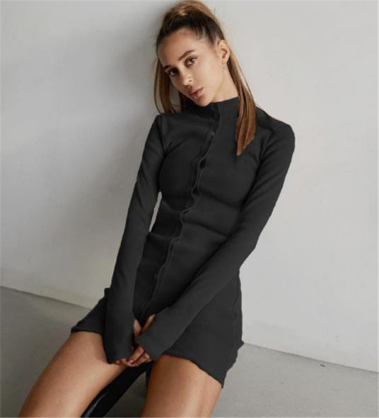 Modern női ruha gombokkal és hosszú ujjú bézs és fekete színben