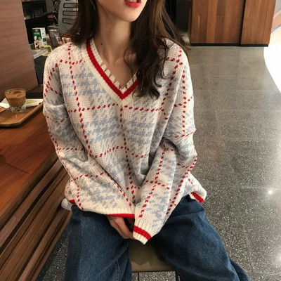 Μοντέρνο γυναικείο  χειμερίνο πουλόβερ V-neck και φαρδιά μανίκια σε δύο χρώματα