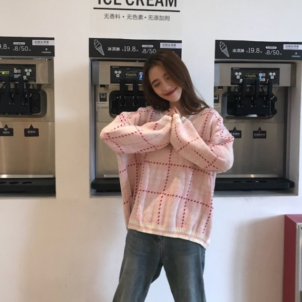 Μοντέρνο γυναικείο  χειμερίνο πουλόβερ V-neck και φαρδιά μανίκια σε δύο χρώματα