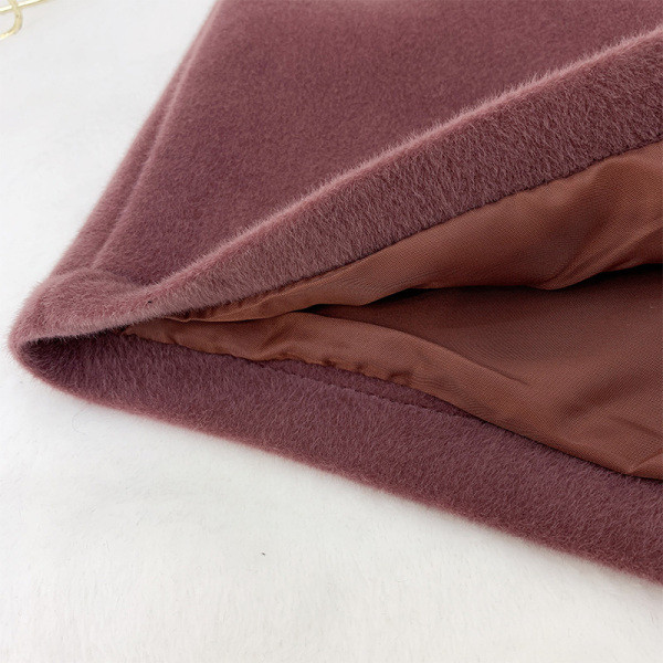 Modern női bársony rövidnadrág magas derékkal, fekete és lila gombokkal