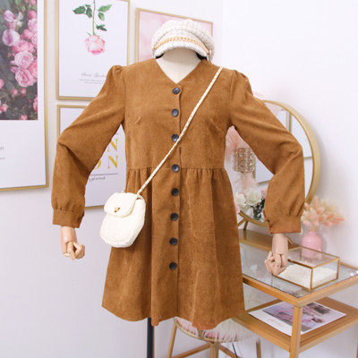 Új modell retro stílusú női ruha spitz nyakkivágással, gombokkal és hosszú ujjakkal