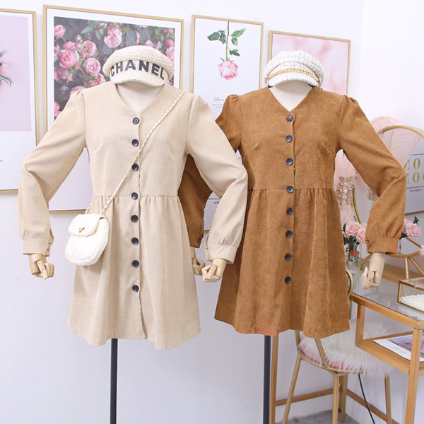 Új modell retro stílusú női ruha spitz nyakkivágással, gombokkal és hosszú ujjakkal