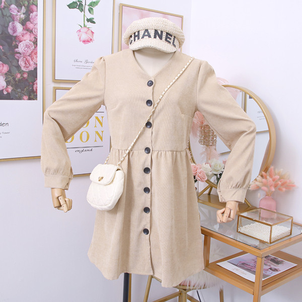 Új modell retro stílusú női ruha spitz nyakkivágással, gombokkal és hosszú ujjakkal