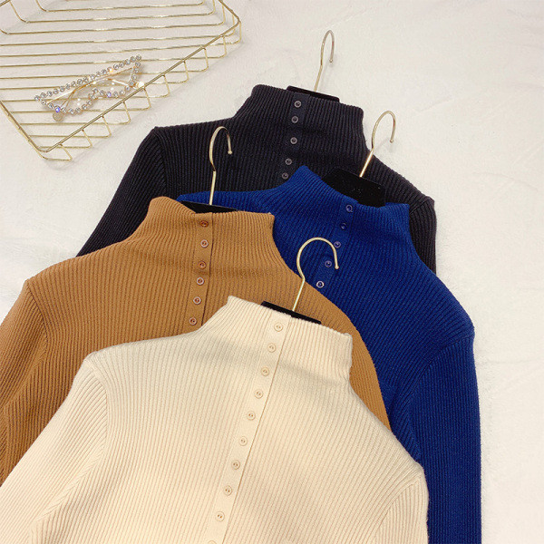 Γυναικείο πουλόβερ με κολάρο, κουμπιά και τσέπη σε καφέ, μαύρο, λευκό και μπλε χρώμα