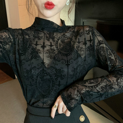 Modern női csipkeblúz fekete színben, magas gallérral