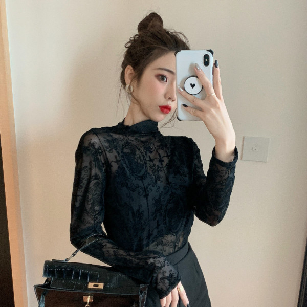 Modern női csipkeblúz fekete színben, magas gallérral