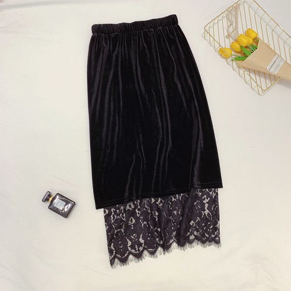 Hosszú női szoknya bársonyból és csipkéből, fekete színben
