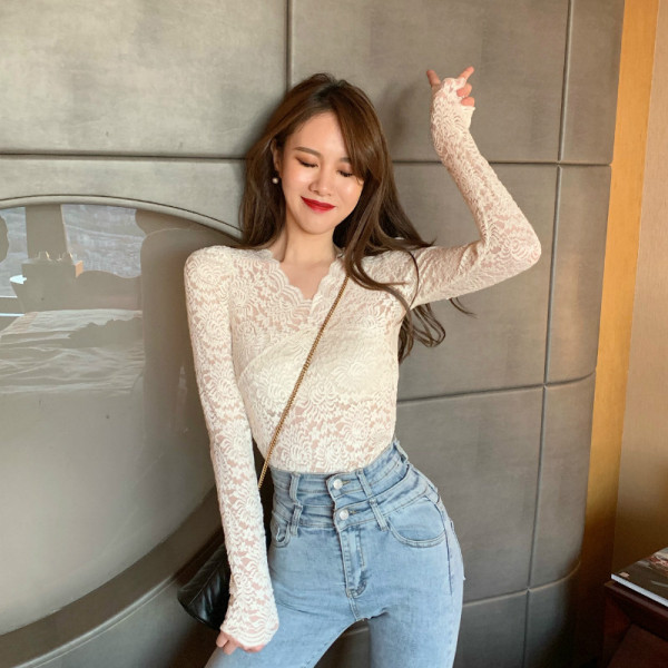 Modern női csipkeblúz spitz nyakkivágással és hosszú ujjú, két színben