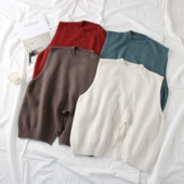 Modern női mellény kerek nyakkivágással, hasítékkal, gombokkal több színben