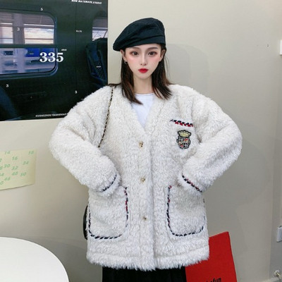 Μοντέρνο γυναικείο παλτό με κουμπί και τσέπη σε λευκό χρώμα