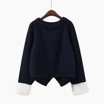 Női téli pulóver kerek nyakkivágással, hátán hasítékkal, fekete, kék és piros színben