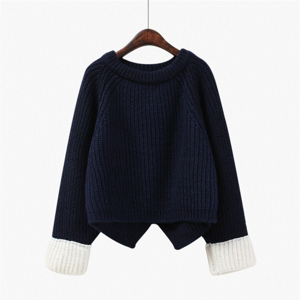 Női téli pulóver kerek nyakkivágással, hátán hasítékkal, fekete, kék és piros színben