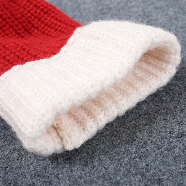 Női téli pulóver kerek nyakkivágással, hátán hasítékkal, fekete, kék és piros színben