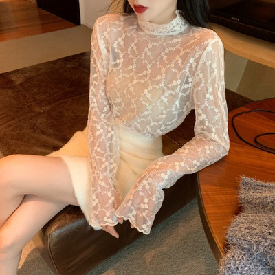 Női csipke ing magas gallérral és széles ujjú bézs és fehér színben