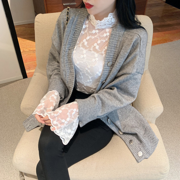 Női csipke ing magas gallérral és széles ujjú bézs és fehér színben