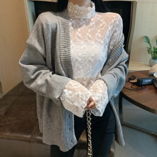 Női csipke ing magas gallérral és széles ujjú bézs és fehér színben