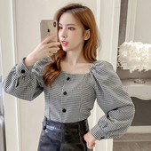 Μοντέρνο γυναικείο πουκάμισο σε τρία χρώματα με κουμπιά και φαρδιά μανίκια