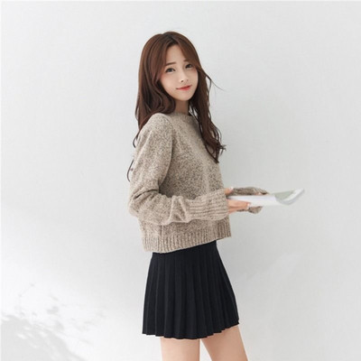 Kötött női pulóver kerek nyakkivágással, hátul nyakkendővel