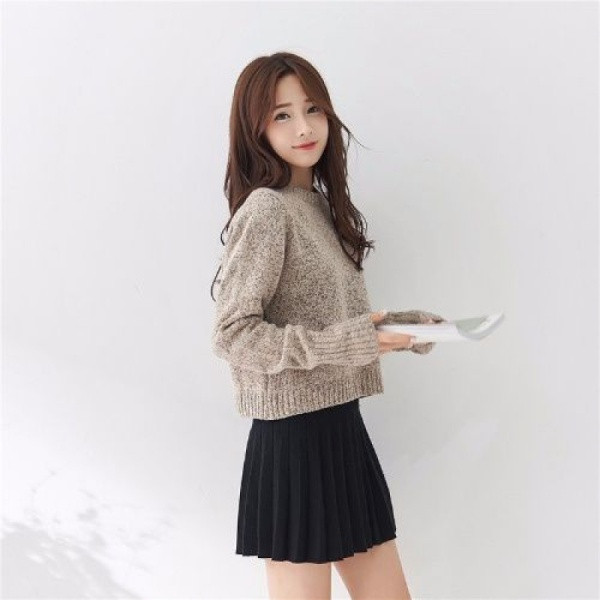 Kötött női pulóver kerek nyakkivágással, hátul nyakkendővel